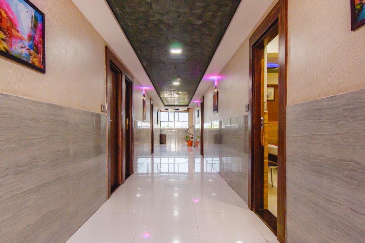 Fabhotel Kohinoor Plaza อาเมดาบัด ภายนอก รูปภาพ